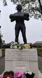 A trecut aproape un an de la moartea marelui Helmuth Duckadam. A fost inaugurată statuia „eroului de la Sevilla” la Arad, în localitatea natală Semlac