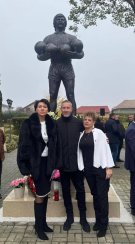 A trecut aproape un an de la moartea marelui Helmuth Duckadam. A fost inaugurată statuia „eroului de la Sevilla” la Arad, aproape de stadionul din Semlac