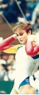 Cine este Camelia Voinea. A fost sportivă de renume, dar acum a ajuns în presă cu acuzații grave de abuz la adresa fiicei sale pe care o antrenează. Este cunoscută pentru performanța din 1987