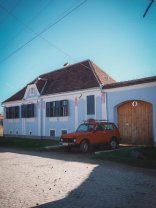 Dana Rogoz a terminat de renovat casa de la Viscri. Imagini cu casa de vacanță, la care ea și soțul ei au lucrat cot la cot cu muncitorii