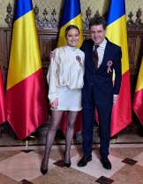 Laura Cosoi, pusă la zid de urmăritori după ce s-a fotografiat cu Nicușor Dan, președintele țării