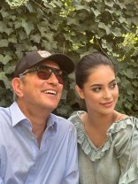 Eva Zaharescu, mesaj emoționant pentru părinții ei. Tânăra a publicat imagini de colecție cu tatăl ei, Andrei Zaharescu, fost consul al Românei la Cape Town, dar ea l-a simțit mereu aproape