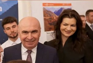Premierul Ilie Bolojan s-a căsătorit în mare secret! Cum a apărut cu soția lui la braț la un eveniment în Viena, la recepția de Ziua României