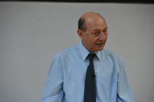 Maria și Traian Băsescu au sărbătorit 50 de ani de căsnicie. Cine le-a fost martor la slujba nunții de aur. Au una dintre cele mai longevive căsnicii din spațiul public