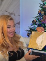 Andreea Bălan a arătat tuturor invitațiile de nuntă. A ales un model rar și cu totul deosebit. Sunt realizate dintr-un material acrilic transparent