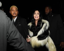 Cher, mireasă la aproape 80 de ani? Vedeta ar fi pregătită să-i spună marele "DA" iubitului cu 40 de ani mai tânăr. Vedeta împlinește 80 de ani în mai 2026
