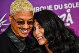 Cher, mireasă la aproape 80 de ani? Vedeta ar fi pregătită să-i spună marele "DA" iubitului cu 40 de ani mai tânăr. Reprezentantul lui Cher a negat zvonurile de nuntă