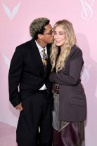 Cher, mireasă la aproape 80 de ani? Vedeta ar fi pregătită să-i spună marele "DA" iubitului cu 40 de ani mai tânăr. Cântăreața a divorțat de al doilea soț în urmă cu aproape 50 de ani