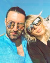 Gina Pistol a împlinit 45 de ani, iar Smiley a surprins-o cu o urare neașteptată: „Păpușa mea”. I-a dedicat cea mai nouă melodie a lui Andrei Bănuță