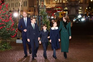 Kate Middleton radiază în felicitarea de Crăciun de anul acesta. Se vede cu ochiul liber că este mai sănătoasă ca oricând, după ce a luptat cu cancerul