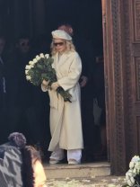 Loredana Groza, intens criticată de internauți după ce s-a îmbrăcat în alb la înmormântarea tatălui ei, pe 2 ianuarie 2026