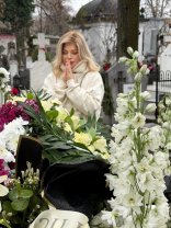 Loredana Groza, intens criticată de internauți după ce s-a îmbrăcat în alb la înmormântarea tatălui ei, care a murit în ultima zi din 2025