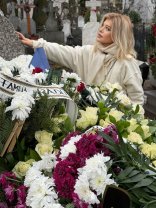 Loredana Groza, intens criticată de internauți după ce s-a îmbrăcat în alb la înmormântarea tatălui ei, Vasile Groza