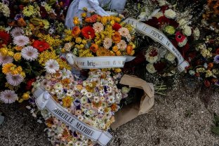 Imagini cutremurător de dureroase de la înmormântarea actriței Brigitte Bardot. A fost condusă pe ultimul drum în aplauzele a mii de oameni care i-au adus flori și lumânări
