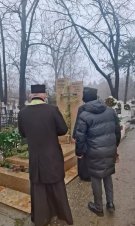 Cum au fost împodobite mormintele lui Ion Dolănescu, Ion Dichiseanu, Dem Rădulescu, Amza Pellea, Ionela Prodan, Ioana Radu și Laura Stoica de Sfântul Ion. Nu au fost uitați nici în zi sfântă. Amza Pellea nu a fost trecut cu vederea