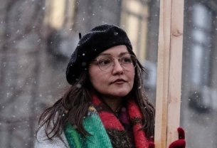 Fiica Elenei Lasconi s-a înscris în Partidul Socialist Român. La începutul anului a protestat în Piața Universității împotriva președintelui Trump. S-a întors în România după ce a locuit o vreme în Franța, la Paris