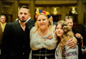 Fiul Dianei Șoșoacă a împlinit 24 de ani. Ce mesaj emoționant i-a transmis: "Îl rog pe bunul Dumnezeu să te aibă în pază și să mi te ocrotească". Politiciana are doi copii