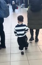 Imagini adorabile cu fiul lui Theo Rose în vacanță. Sasha are o nouă tunsoare. Acum are freză băiețească