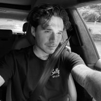 Scandal uriaș în familia Beckham. Brooklyn își acuză părinții de manipulare și șantaj. „Am văzut cu ochii mei până unde sunt dispuși să meargă pentru a-și păstra imaginea”. Susține că aceștia nu o respectă pe soția lui
