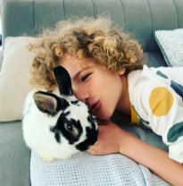 S-a mărit familia lui Dragoș Bucur și a Danei Nălbaru. "Betty e bine". De ce au totuși probleme cu vecinii de la țară. Copiii lor se bucură de natură