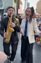 Vlăduța Lupău, pusă la zid de fani după ce s-a pozat pe Walk of Fame cu o stea cu numele ei. "Ce jenant". A fost criticată inclusiv că a călcat pe stele