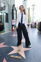 Vlăduța Lupău, pusă la zid de fani după ce s-a pozat pe Walk of Fame cu o stea cu numele ei. "Ce jenant". Le-a răspuns răutăcioșilor cu aceeași monedă