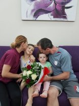 Soția lui Marius Urzică, mărturisiri dureroase despre boala nemiloasă de care suferă fiica lor. "Îi scoatem aparatele, ea nu mai aude absolut nimic". Cei doi au fată și băiat