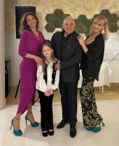 Simona Florescu, fosta doamnă Dichiseanu, îi pune la punct elegant pe răutăcioșii din online. "Invidia nu apare din senin, ci din comparații, nemulțumiri". Fiica ei, Ioana Dichiseanu, are o fiică la rândul ei