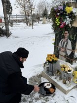 Cum arată mormântul lui Aurelian Preda, la aproape 10 ani de la moartea sa. Fiica lui a mers la locul de veci cu preotul Bandarica pentru a-l pomeni