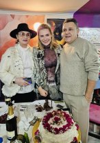 Angela Similea, lecție de stil și rafinament la 79 de ani. Ultima ei apariție dovedește încă o dată de ce a fost și încă este cea mai admirată artistă a românilor. A fost la aniversarea lui Ovidiu Komornyk
