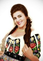 Imagini de colecție din tinerețea Irinei Loghin. Cum arăta artista la începutul carierei. A făcut parte din Ansamblul Ciocârlia