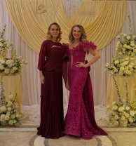 Bunica Gabriela Firea a strălucit la botezul nepoatei sale. Primele imagini de la petrecerea micuței Emily Victoria. Mirela Vaida a întreținut atmosfera