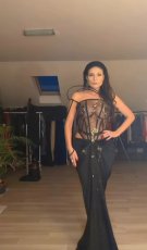 Imagini interzise minorilor cu Ioana Ginghină la premiera filmului în care joacă. Ținuta ei a lăsat totul la vedere, deși se apropie de vârsta de 50 de ani. Are o fiică adolescentă