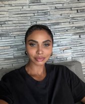 Laurette a trecut prin clipe de coșmar după ce a ajuns imobilizată la pat. Ce dezvăluiri șocante a făcut despre procedura estetică care i-a pus în pericol viața. Substanța a migrat și a provocat o infecție