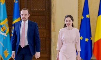 Mirabela Grădinaru, apariție publică într-o ținută de la atelierul Andreei Raicu: „M-a emoționat alegerea ei de a purta din nou aceeași rochie” de la Amalin