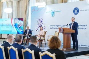 Mirabela Grădinaru, apariție publică într-o ținută de la atelierul Andreei Raicu: „M-a emoționat alegerea ei de a purta din nou aceeași rochie”. Partenera lui Nicușos Dan alege mereu simplitatea