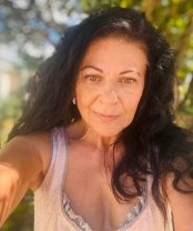 Elena Cârstea a venit în vizită în România. Artista a apărut la aeroport în scaun cu rotile. A păstrat legătura cu fanii pe rețelele sociale