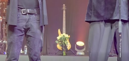 Moment extrem de emoționant la concertul trupei Holograf. Fiul regretatului Mugurel Vrabete a urcat pe scenă. Chitara artistului a stat pe scenă la loc de cinste