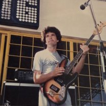 Moment extrem de emoționant la concertul trupei Holograf. Fiul regretatului Mugurel Vrabete a urcat pe scenă. Tânărul a scris un mesaj emoționant pe rețelele sociale despre tatăl său