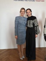 Mirabela Grădinaru, pusă la zid din cauza greșelilor vestimentare de la summit-ul din SUA. Cum s-a prezentat în fața celorlalte Prime Doamne din lume. Internauții au apreciat ținuta ei