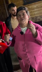 Mama Geta, cea mai răsfățată mamă din România! Ce cadou de zeci de mii de euro i-au făcut copiii ei. Mașina este pe numele nepotului ei Milan