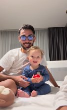 Armin Nicoară și soția sa pregătesc o petrecere de pomină pentru fiul lor. Amir împlinește 1 an. Îl sărbătoresc în a doua zi de Paște
