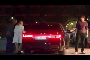 Răzvan Lucescu și mama lui au fost alături de Mircea Lucescu în ultimele clipe de viață. Imaginile durerii de la Spitalul Universitar. Soția antrenorului a fost urcată în mașină de apropiați