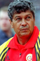 Povestea uluitoare de viață a lui Mircea Lucescu. A fost copilul care nu a mai vrut să sufere de foame și a ajuns unul dintre cei mai mari antrenori de fotbal din lume. Fiul său îi calcă pe urme