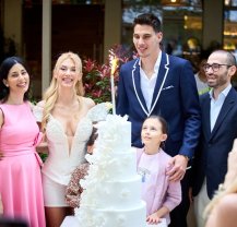 Marii absenți de la cununia Andreei Bălan cu Victor Cornea, tatăl ei și Aurelian Temișan. Ce a făcut vedeta la scurt timp după ce a spus DA. A petrecut în cadru restrâns la restaurant