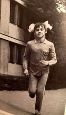 Nadia Comăneci a fost agresată de Nicu Ceaușescu. Detalii tulburătoate au ieșit la iveală din timpul relației lor: „A fost bătută și abuzată în mod repetat. Un degenerat”. A fost iubita fiului lui Nicolae Ceaușescu