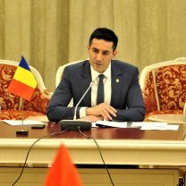 Cine este și cu ce se ocupă soțul Olguței Vasilescu. Claudiu Manda face parte tot din scena politică. Are 50 de ani