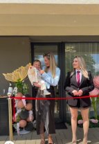 Claudia Puican și-a deschis salon de înfrumusețare. De unde vine numele pe care l-a ales să-i reprezinte noua afacere. Fiul ei i-a fost alături în ziua deschiderii
