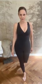 Andreea Marin, fără strop de machiaj pe internet. "La 51, mă simt mai femeie decât oricând". A publicat imagini cu ea în costum de yoga