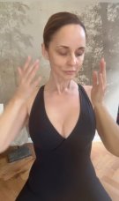 Andreea Marin, fără strop de machiaj pe internet. "La 51, mă simt mai femeie decât oricând". S-a filmat complet naturală